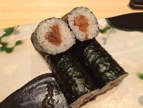 Rouleau de sushi de calebasse séchée (Kanpyomaki)