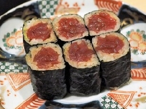 Rouleau de sushi au thon (Tekkamaki)
