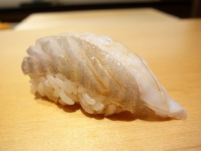Viande provenant des muscles du dos et de la nageoire arrière (Engawa)