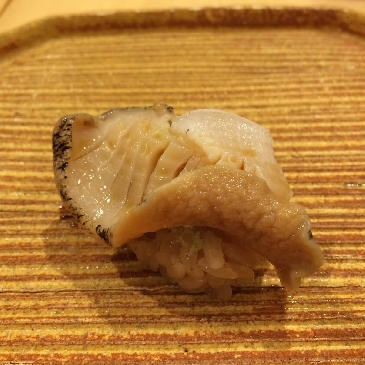 une photo de Bulot tsubugai sushi