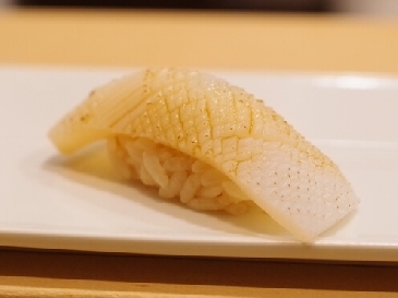 une photo de Calmar commun japonais sushi