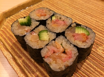 Rouleau de Manteau de Coquille d'Ark et Concombre (Himokyu maki)