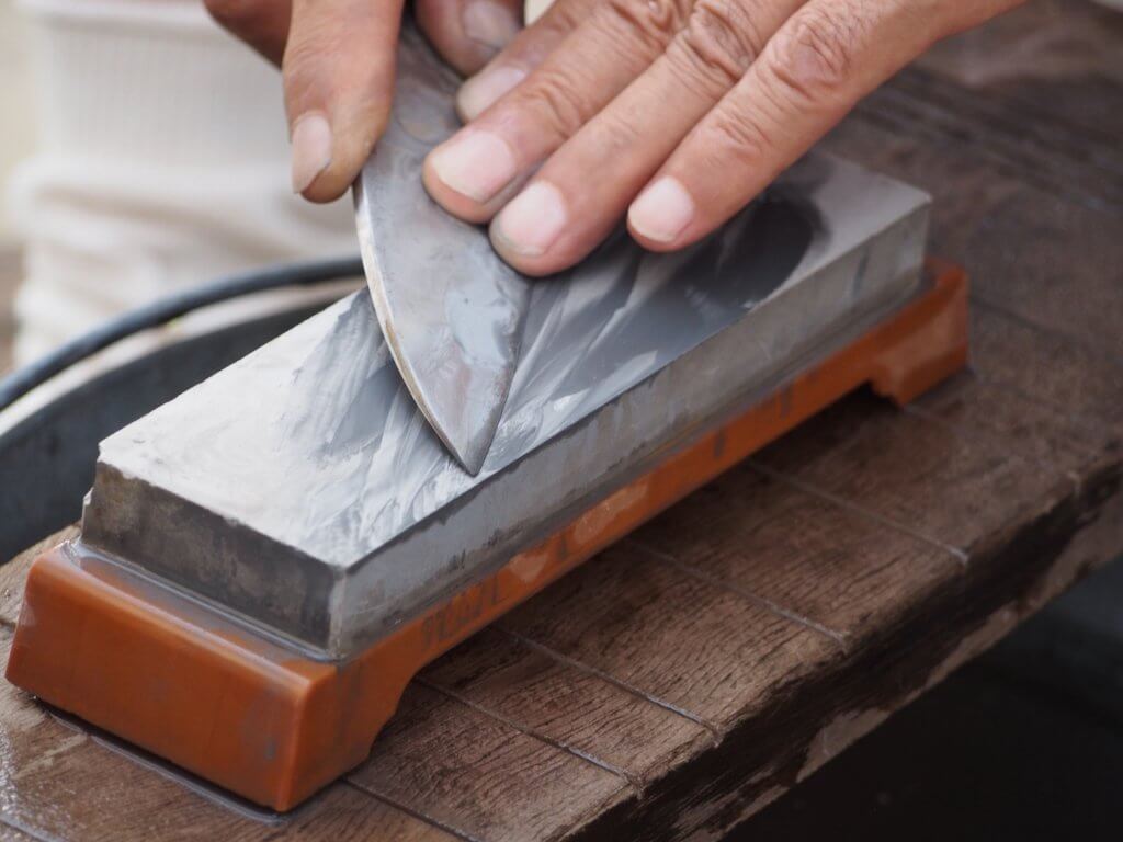 a photo of knife sharpening